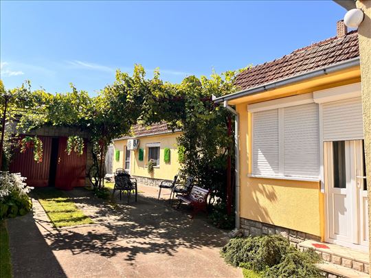 Porodična kuća Ruma 120m2 na placu 565m2, HITNO!