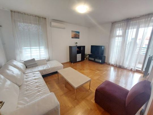 Prostran stan kod Arene, garaža, ID 5122