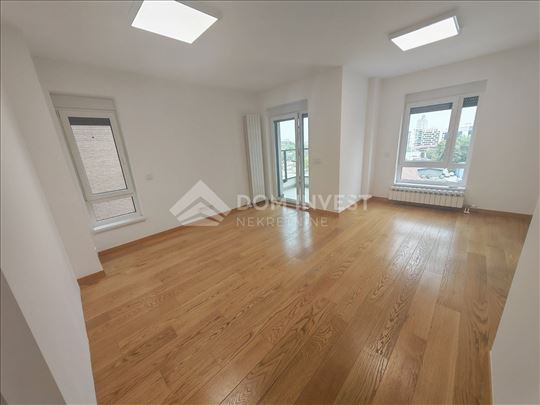 Savada, luks 3.5 stan, 89m2, 2 garažna mesta