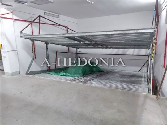 Crveni krst, Gajeva, garažno mesto na -3 nivou, 12