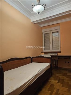 Dimitrija Tucovića, sa garažom