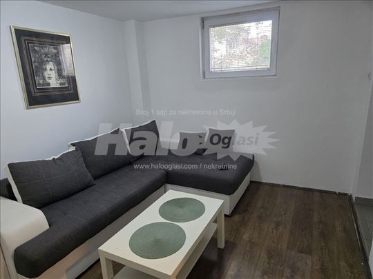 Garsonjera 20m2, kompletno nameštena-Zvezdara
