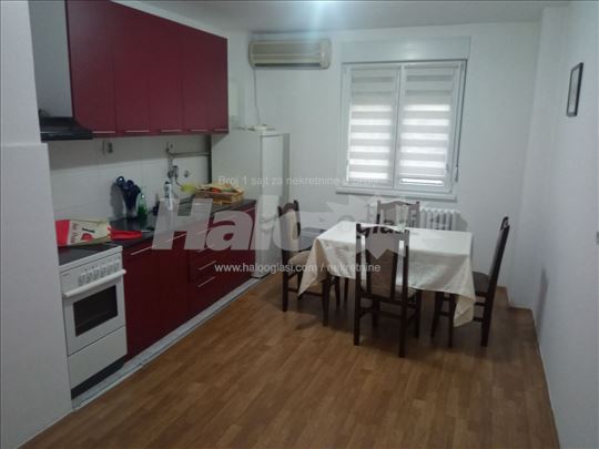 Izdajem dvosoban stan  60 m2- Senjak