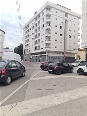 Izdajem garažu