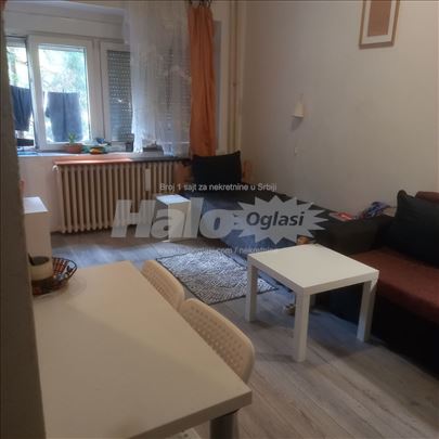 IZDAJEM garsonjeru namestenu u Paviljonima blok 7