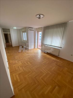 Izdajem prazan stan 73m2 kao poslovni prostor