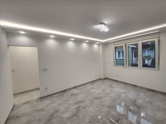 LUX renoviran sa garažom u ceni