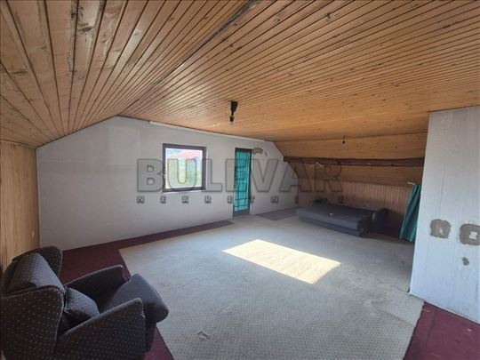 Odličan stan u kući 76 m2, treći sprat, Palilula, 