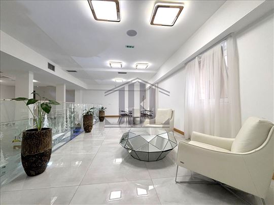 Prodaje se poslovni prostor, Banjica, 195 m², 7 pa