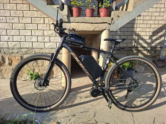 Profesionalna elektricna bicikla sa visokom opremo