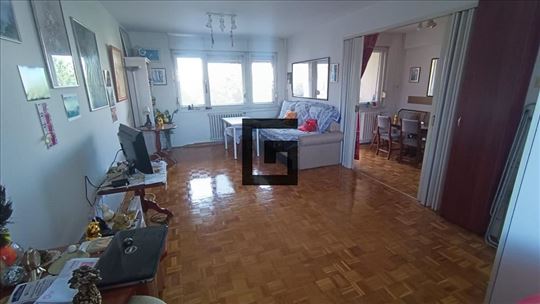 Prostran stan 101 m² u centru Žarkova – mogućnost 