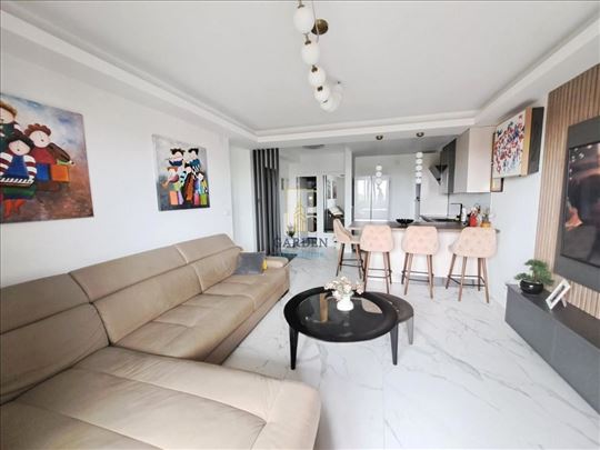 Uknjižen stan sa parking mestom