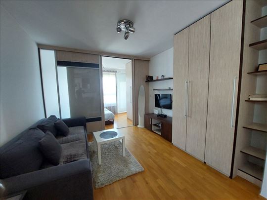 Belvil, 45m2, 1.5, namešten