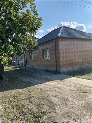 Crepaja kuća na prodaju