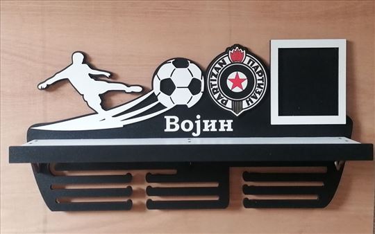 Držač za medalje sa policom za pehare