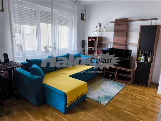 Izdajem namesten stan, Zarkovo kod Vera