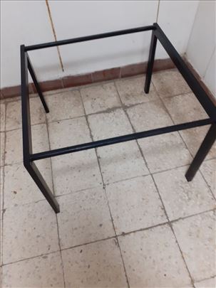 Metalna konstrukcija za sto