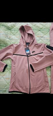 Nova Nike trenerka m velicina 
