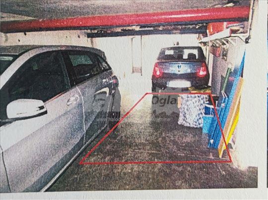 Prodajem garažno mesto!