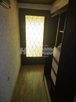 Prvi sprat, 68m², odmah useljiv, Golovode