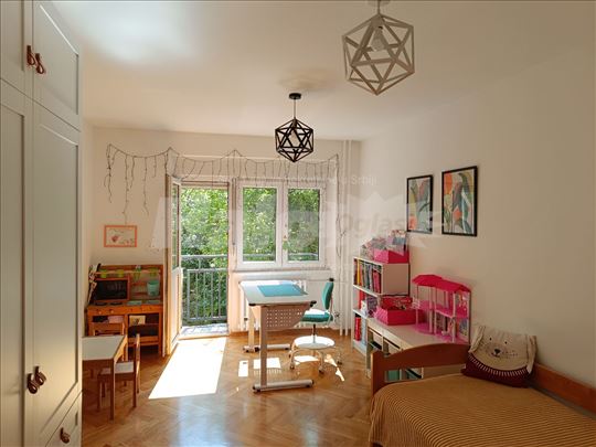 Trosoban stan – 77 m², Paviljoni (Novi Beograd)