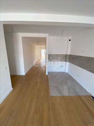 Trosoban stan kod Olimpa 76m2, 213000€