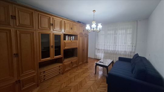 Gradska bolnica, namešten, mali mesečni troškovi