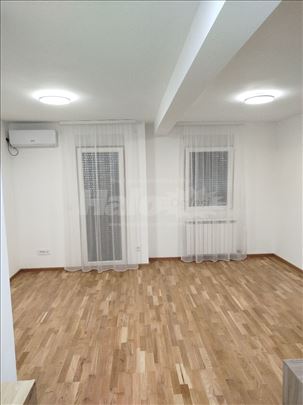 Izdajem polu namešten stan 50m2, parking i ostavu