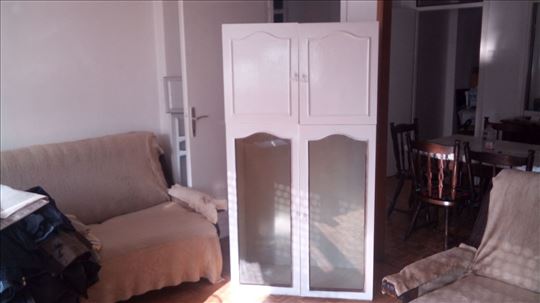 Veliki beli orman vrata sa staklom