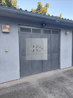 Na Prodaju Garaza ** Detelinara ** 35 000 Evra