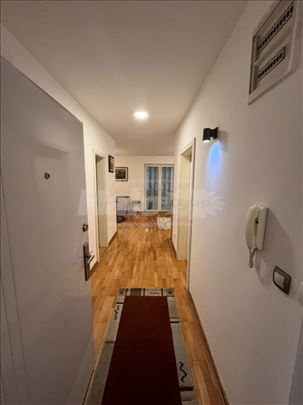 Radojke Lakić-Crveni krst-1.5 jednoiposoban-47m2