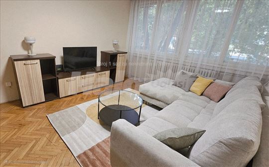 Renoviran, nov namestaj 1.5, miran, blizu Beo