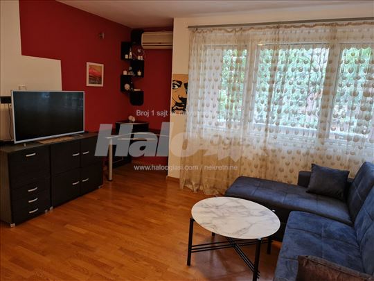 Sređen stan, 50m2, Lekino brdo - Šumice