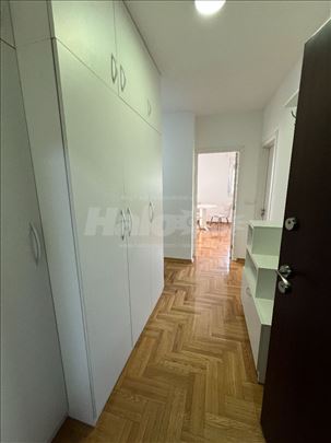 Top stan 41m², balkon, parking, Mirijevo centar