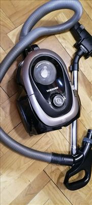 Usisivac SAMSUNG bez kese kompletan 1800 w
