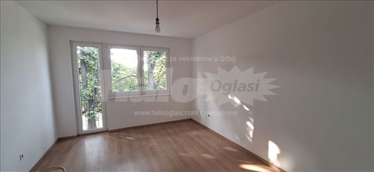 Zemun Novi Grad - Kompletno renoviran 2.0 stan