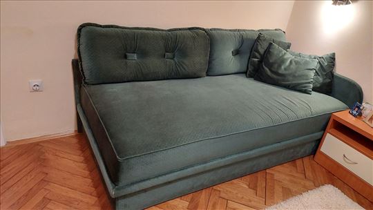 Dva singl kreveta sa kutijama za posteljinu