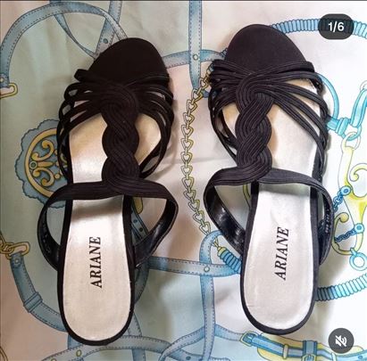 Elegantne crne sandale 