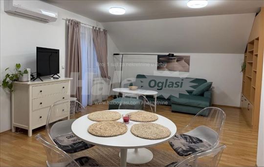 Izdajem stan u kući na Altini sa izdvojenim ulazom
