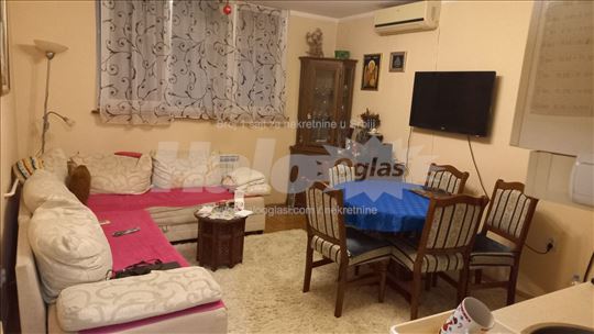 Na prodaju stan i garaža(48m2+15m2)