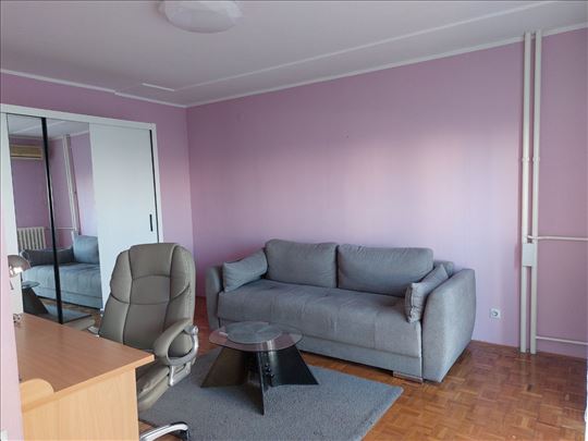 Namešten stan odmah useljiv 