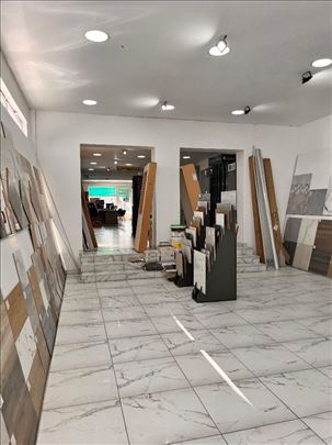 Poslovna zgrada 990m2 na placu 2500m2, Hitno!