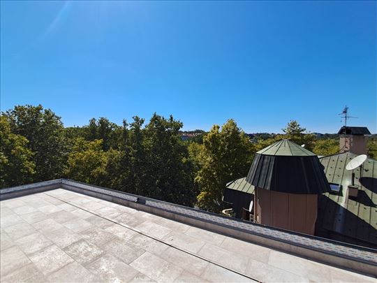 Prelep penthouse preko puta Atletske dvorane