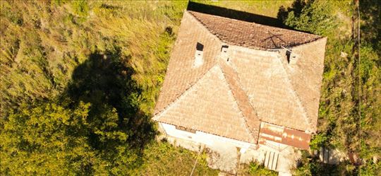 Seoska kuća na 59 ari placa, uknjižena