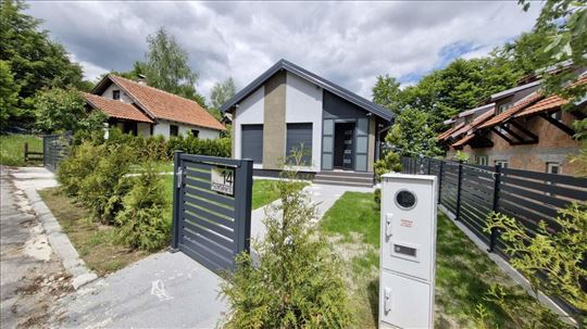 Zove, Omorika, Lux kuća 107 m2, Plac 5,4 ara