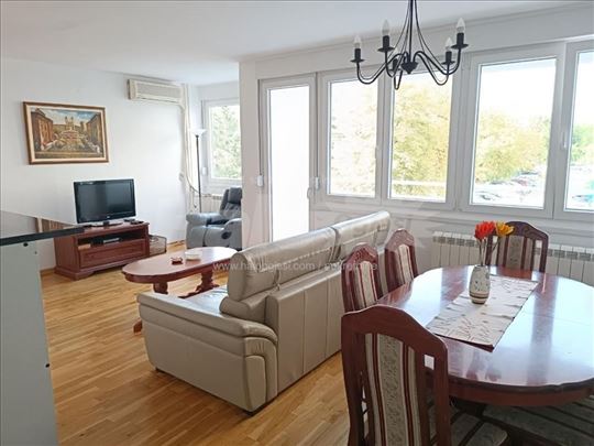 Blok 21, renoviran, funkcionalan, ID 8471