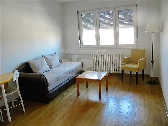 Izuzetna lokacija, odličan stan 34m2+1.34m2 terasa