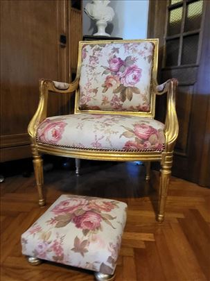 Fotelja sa nogarom u Louis XVI stilu