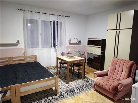 Garsonjera za  izdavanje 25 m2, odlična lokacija
