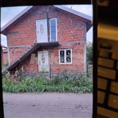 Krnjača, kuća sa dva stana